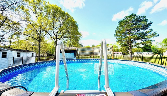 4BD | 3BTH | Pool | HotTub | Games |5Miles to I-95