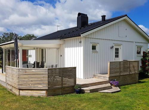 8 person holiday home in Träslövsläge