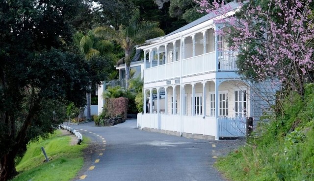 A Charming Beachfront Retreat at Bayview – Step Back in Time by the Sea (Flat 2)