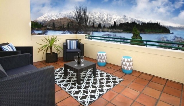 Absolute Lakefront Downtown Queenstown