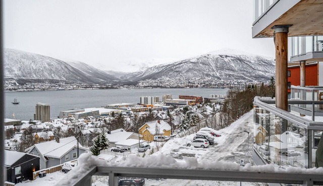 Arctic View Apartment – Northern Lights & City Panorama