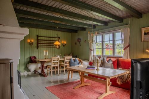 Authentic Norwegian Cabin by Hallingskarvet