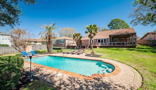 Bayfront Luxury Oasis w Pool, Fishing - NASA Kemah