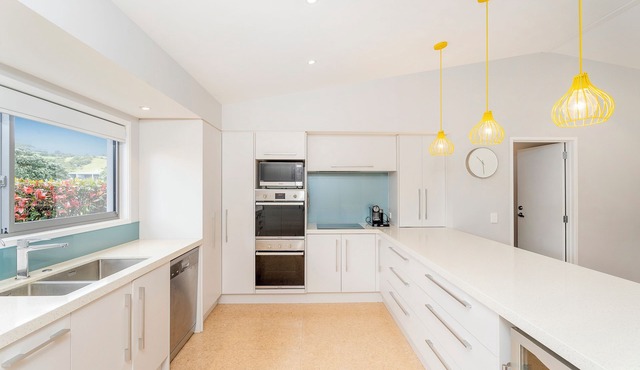 Beach Break Bach - Whangapoua Holiday Home