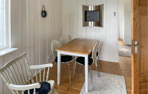 Beach Front Home In Vingåker With Lake View