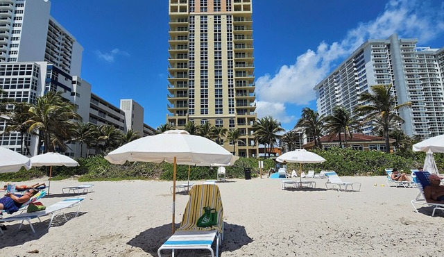 Beach Front Luxury 2-bedroom 2 Bath condo in beautiful Hallandale Beach