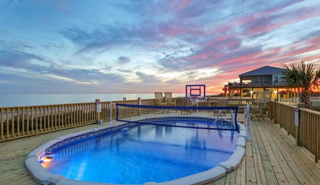 Beachfront, Heated Pool, 2 Hot Tubs, Lift, Putt Putt, Pet Friendly, Sleeps 32