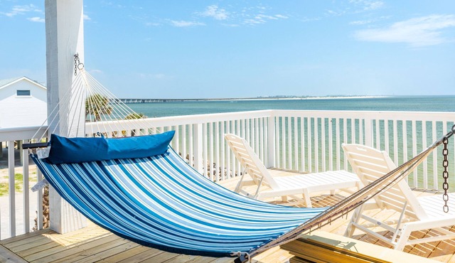 Beachfront Luxury Retreat – Oceanfront, Family & Pet-Friendly Paradise