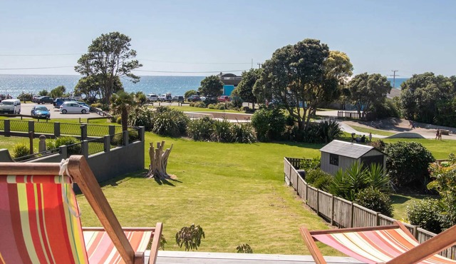 Beachside Bach with Stunning Views
