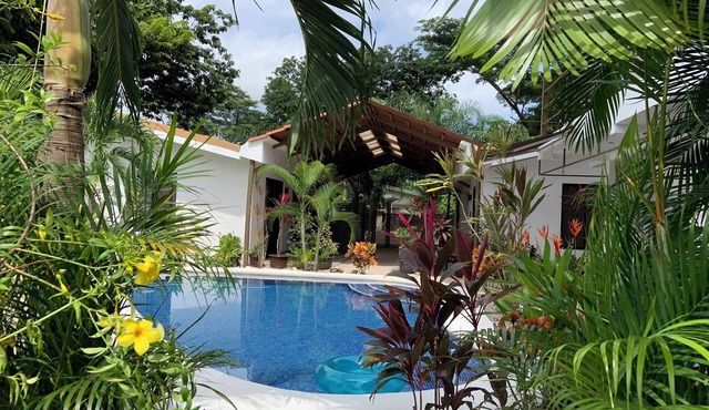 Beautiful complex with swimming pool, close to the beach and downtown.