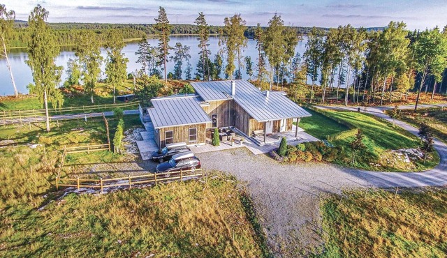 Beautiful home in Skillingaryd with sauna