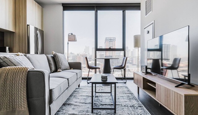 Blueground | West Loop, rooftop pool & gym