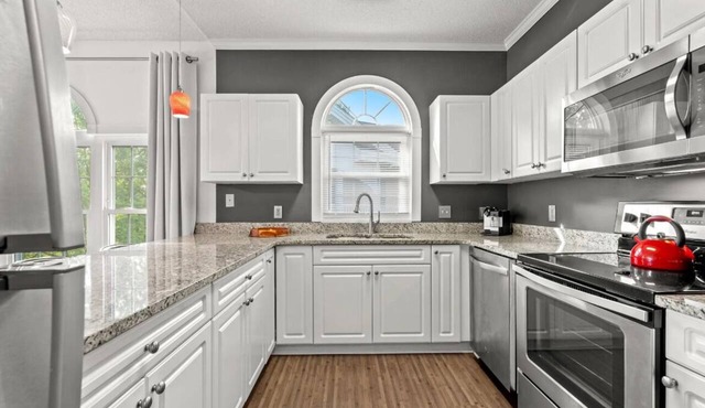 Bright 2 BR, Fully Equipt, 3rd Floor Cozy Condo in Myrtle Beach