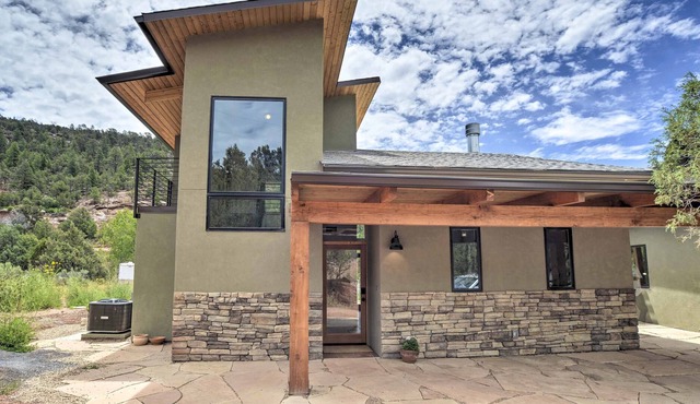 Bright & Modern Desert Home 17 Mi to Santa Fe