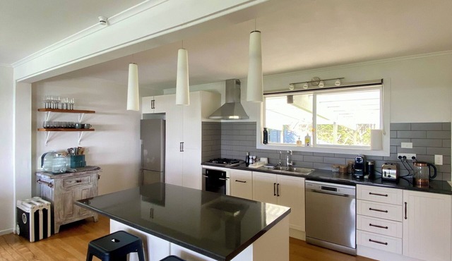 Cable Bay Moana View House