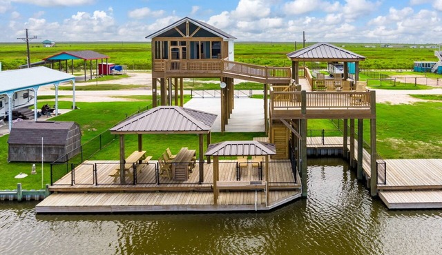 Canal front cutie with Boat lift, RV Hook-Up, Bay access, and Ocean view!