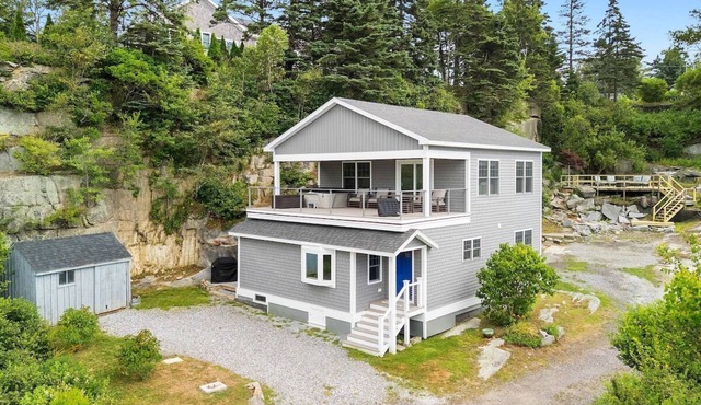 Captain's Quarters, newly renovated home with hot