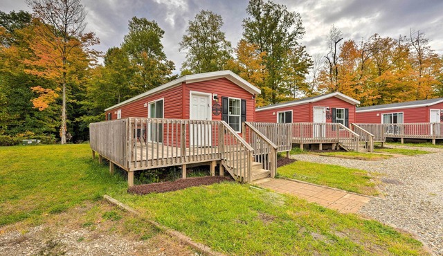 Cassopolis Cabin, Private Deck & Lake Access!