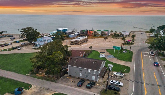 Charming 2-bedroom apartment near Galveston Bay