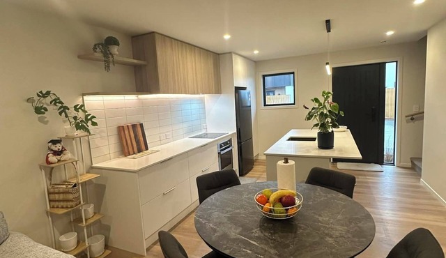 Charming 3 Bedroom Home in Upper Hutt, Perfect for Families and Groups