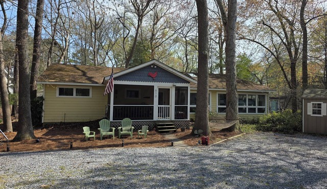 Charming 4-bedroom house in enjoyable Bethany West Community, one mile to beach.