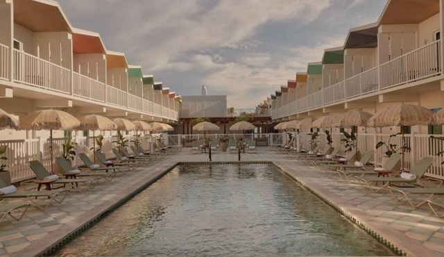 Charming Beachside Room Close to Historic Attractions + Dining Spots