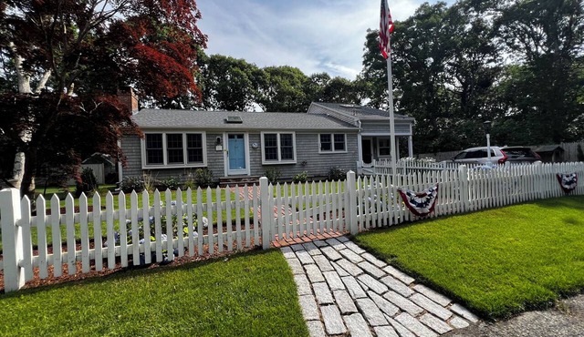 Charming Cape Cod Cottage walking distance to the beach