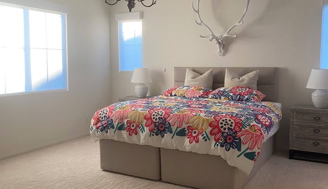 Charming Master Bedroom and bath in wonderful house San Marcos fully furnished