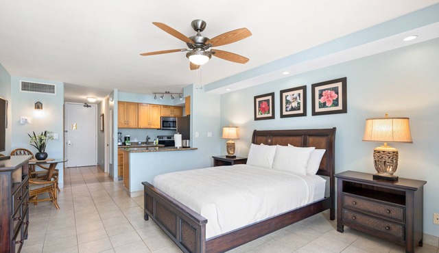 Charming Studio by the Beach – Lahaina Shores 420