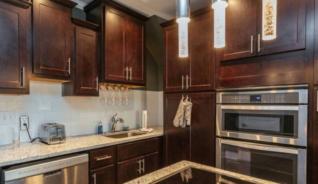 Chicago’s Dickens Place flat. Beautiful 2bed trendy, In the heart of Chicago