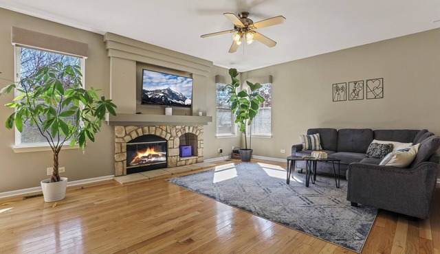 Cloud 9 : 5 BR + Fully Fenced with kids toys!