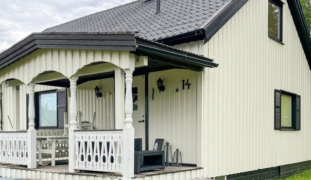 Comfortable, bright cottage with good conditions for outdoor activities.