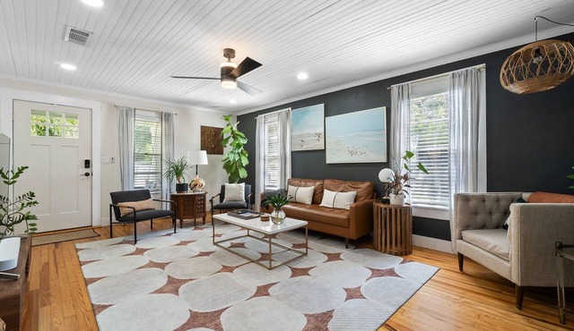 Comfortable Downtown Pensacola Stay Pet Friendly Yard Fire Pit Game Room