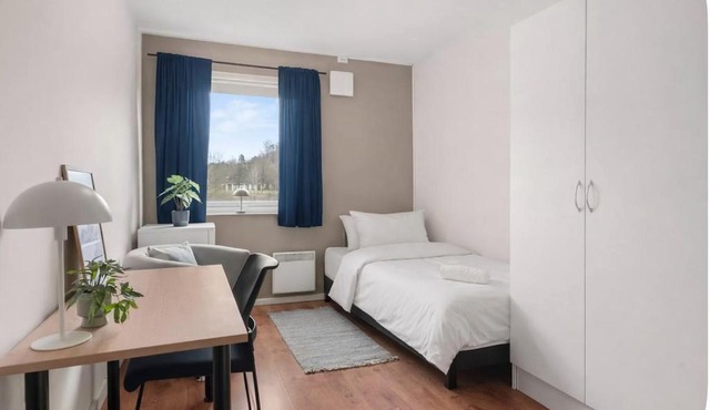 Comfortable, private room with keypad lock - P Apartments
