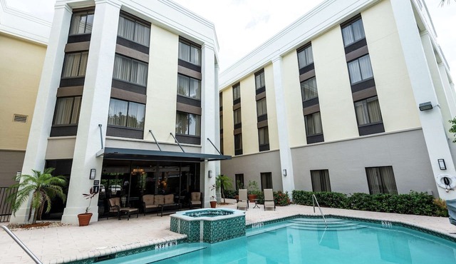 Convenient Base for Exploring Local Charm | Free Breakfast and Parking