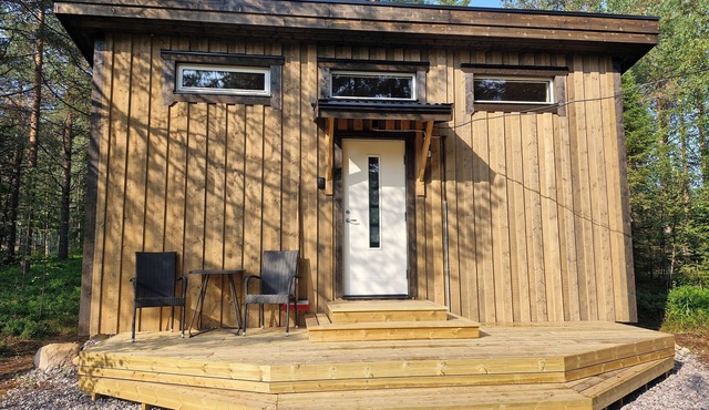 Cosy tiny house with view on our husky kennel