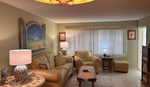 Cozy 1-bedroom condo across the street from Gulfstream Park Casino and Racing.