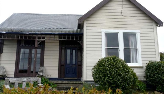 Cozy Accommodation with Panoramic Views near the Otago Peninsula, New Zealand