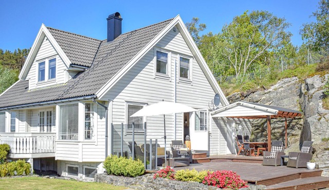 Cozy home in Aksdal with house sea view