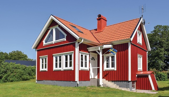 Cozy home in Bolmsö with WiFi
