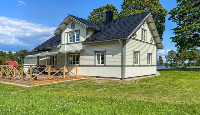 Cozy home in Bolmsö with sauna