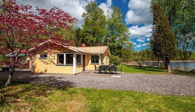 Cozy vacation home by the lake in southern Sweden