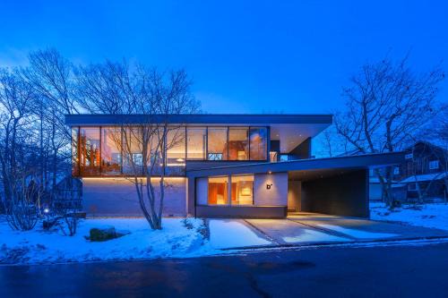 D-Plus & E-Plus Chalet Hakuba by Jade Villa