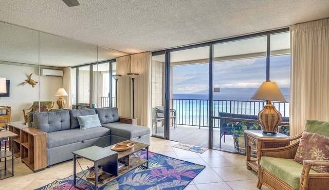 Direct Oceanfront, unobstructed ocean view top floor penthouse quiet & private.