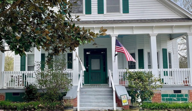 “Down Home” - Charming Antebellum Farm House