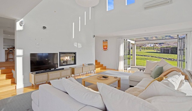 Elderberry Elegance – Wanaka Holiday Home