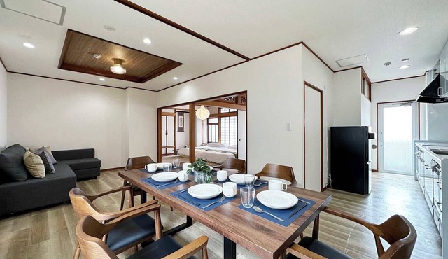 Expansive 4BR Apartment in Vibrant Area