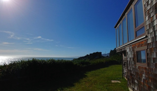 Forever ocean views! Close to one of the cleanest rivers in the world & Redwoods