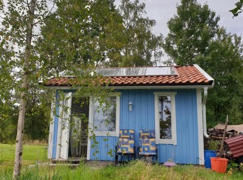 Gäststuga i vacker natur, bastu, bubbelpool sommartid och gratis parkering nära Borås, Ulricehamn och Lassalyckan, guesthouse with nice view with sauna and free parking close to Dalsjöfors and fishing