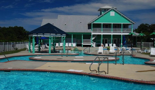Good Vibes at Cambridge Cove Town Home, Family Fun Water Park, Beat Traffic with Flex-Stay